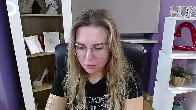 Snapshot of Zoey_Erotic chatting on October 15, 4:59 am Zoey Erotic online show from October 15, 4:59 am