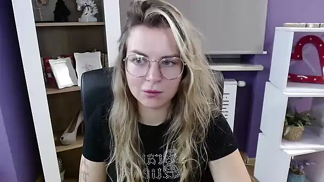 Snapshot of Zoey_Erotic chatting on October 6, 4:29 am Zoey Erotic online show from October 6, 4:29 am