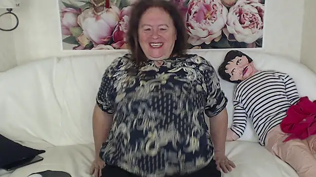 Snapshot of FlaviaSquirts chatting on October 2, 7:24 am FlaviaSquirts online show from October 2, 7:24 am