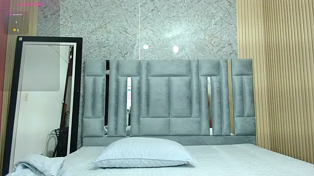 veronicaroose  online show from March 14, 1:12 pm