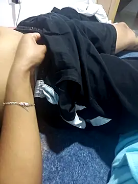 annie-19 online show from November 9, 7:43 pm