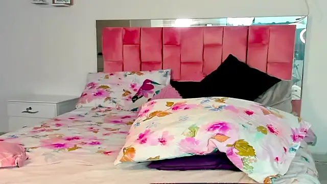 the queen aleja online show from November 10, 1:50 pm