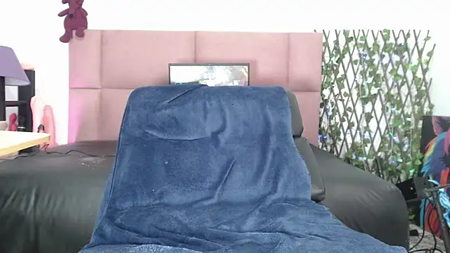 chirlleyy online show from April 12, 11:57 am