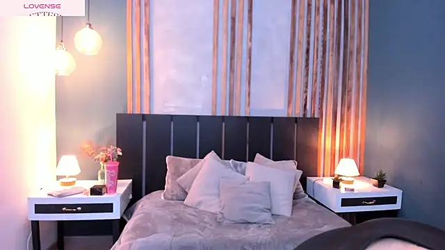  Nicoletteshea  online show from April 5, 12:15 pm