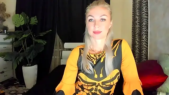 Snapshot of Black_No_1 chatting on October 10, 1:21 am Black No 1 online show from October 10, 1:21 am