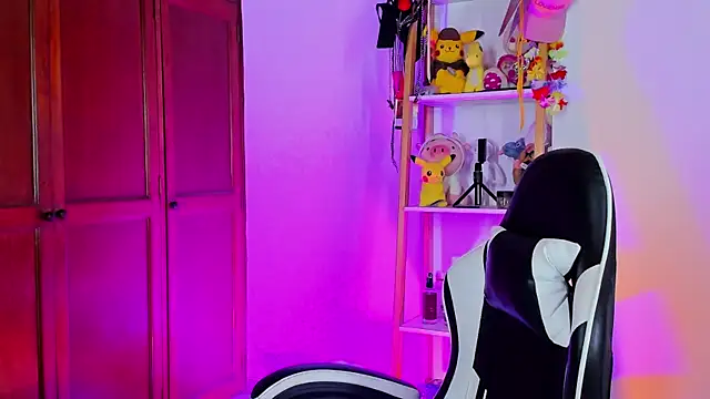 eymy-hadid online show from November 25, 9:26 pm