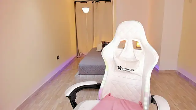 carleee winter online show from November 6, 2:17 am