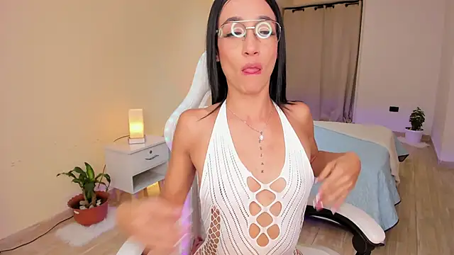 carleee winter online show from November 8, 2:49 am