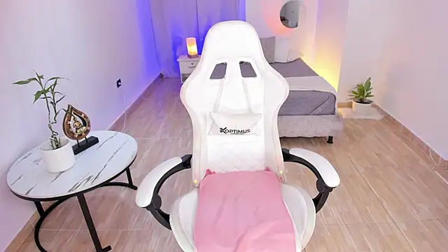 carleee winter online show from January 16, 2:07 am