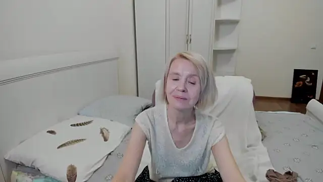 aminalive online show from December 4, 9:26 pm