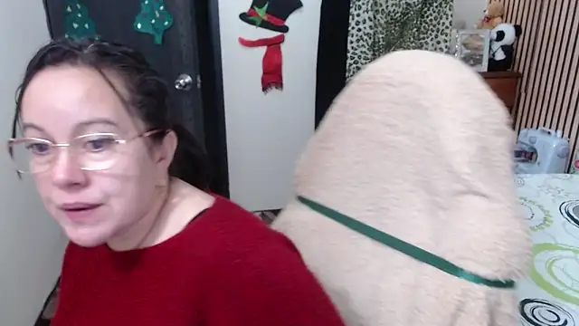 Sonialorens  online show from December 15, 12:16 am