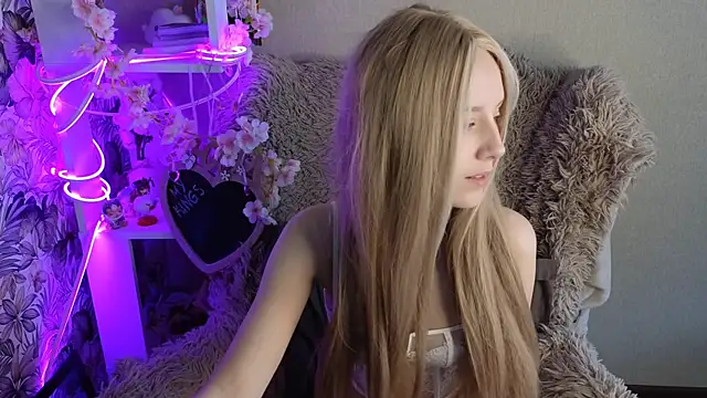 Snapshot of sarakaell chatting on September 16, 2:52 am sarakaell online show from September 16, 2:52 am