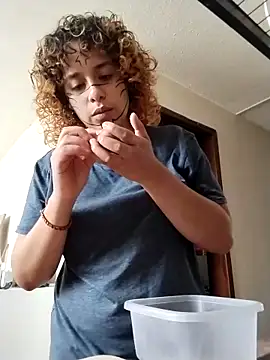 EmmaMelissa0521 online show from April 3, 6:50 pm