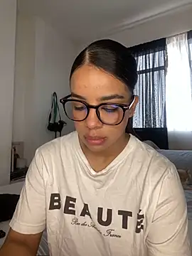 trianawhite online show from March 25, 4:54 pm