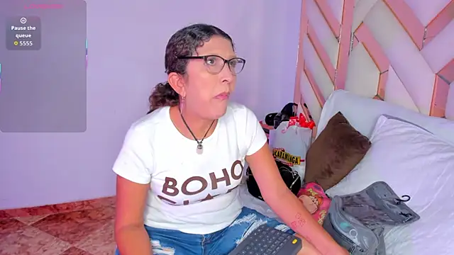 Keyla Milf online show from November 27, 3:31 am