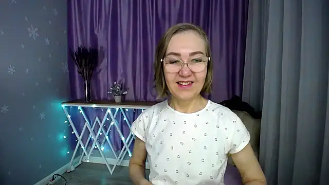 queen a n i online show from March 14, 7:42 am