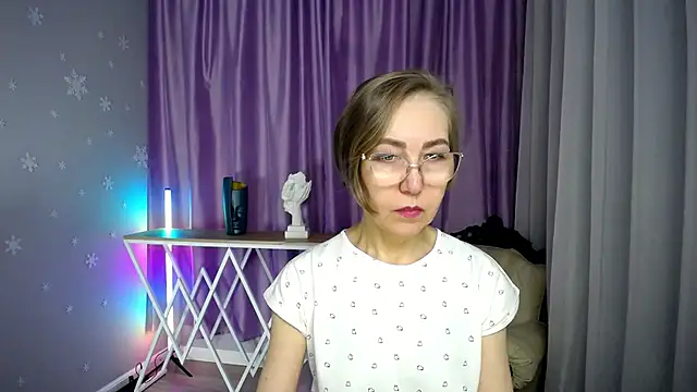 queen a n i online show from November 13, 8:57 am