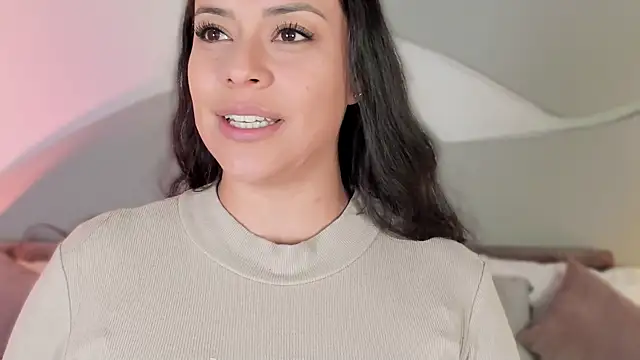 Nicolle W online show from April 16, 11:43 am