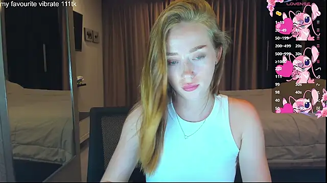 Hot Mia  online show from September 27, 12:45 pm