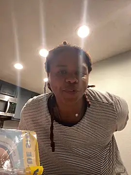 HEARTBREAKBRE online show from April 1, 2:23 am