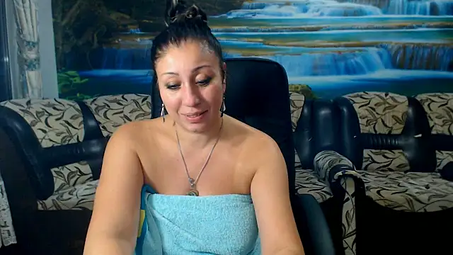 MoistMady online show from October 24, 9:33 pm