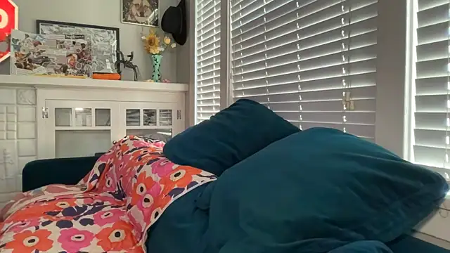 dreamyriri online show from April 8, 3:14 pm