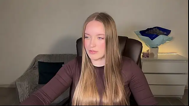 EvaMaddison online show from May 6, 8:13 pm