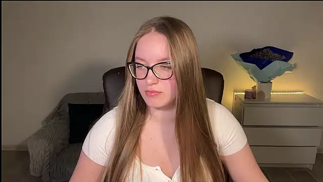 EvaMaddison online show from May 5, 8:12 pm