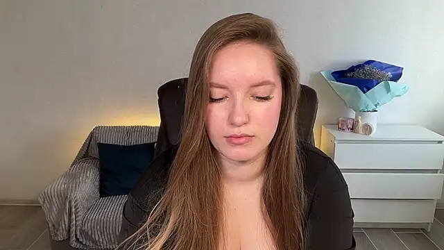 EvaMaddison online show from April 6, 6:47 am