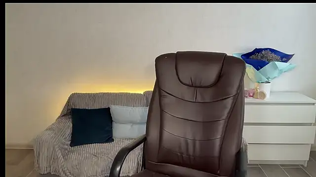 EvaMaddison online show from March 18, 8:08 am