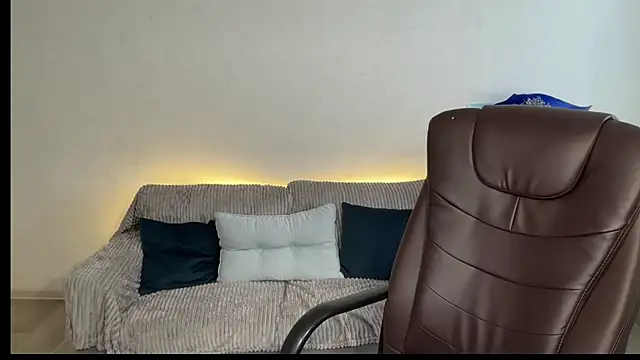 EvaMaddison online show from March 17, 8:07 am