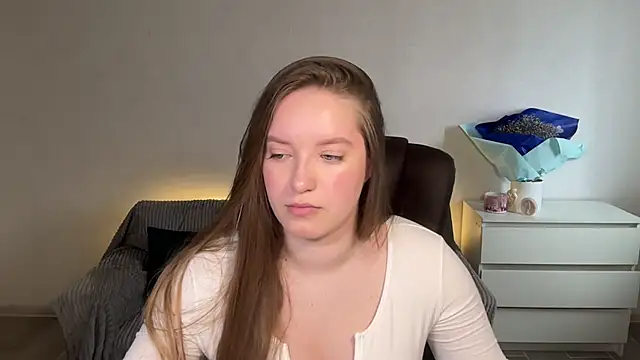 EvaMaddison online show from April 4, 8:35 am