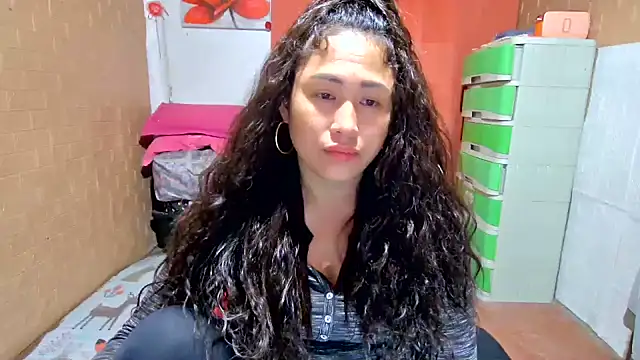 Ugly Filipina online show from December 21, 3:27 pm