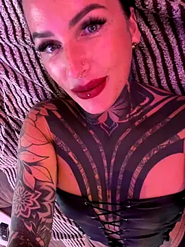 Snapshot of InkedBiitch chatting on September 14, 5:11 pm InkedBiitch online show from September 14, 5:11 pm