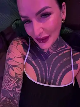 Snapshot of InkedBiitch chatting on October 8, 6:07 am InkedBiitch online show from October 8, 6:07 am