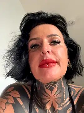 Snapshot of InkedBiitch chatting on October 11, 9:58 am InkedBiitch online show from October 11, 9:58 am