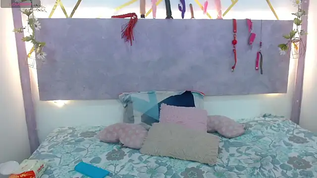 Snapshot of Sweetcristin chatting on September 16, 3:03 am Sweetcristin online show from September 16, 3:03 am