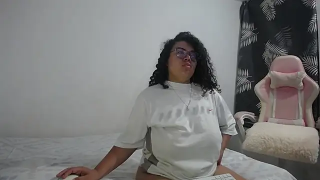 mabigomez00 online show from October 22, 9:47 am