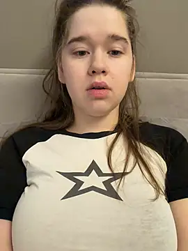 HornyGirlH online show from April 17, 4:36 am