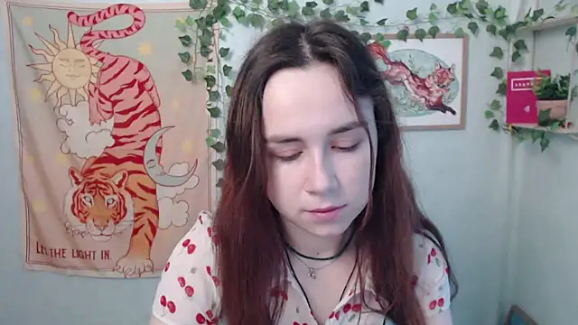 VeryVeryVeryShy  online show from June 5, 5:55 am