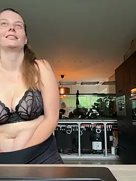 Snapshot of newMichelle chatting on September 22, 6:23 am newMichelle online show from September 22, 6:23 am