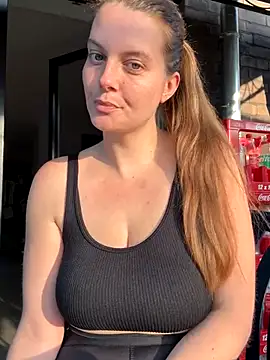 Snapshot of newMichelle chatting on October 10, 7:13 am newMichelle online show from October 10, 7:13 am