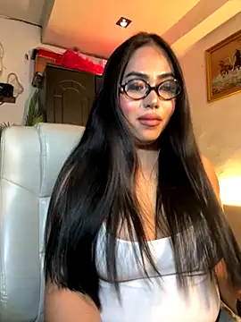 Snapshot of BigDominaMia chatting on October 1, 4:34 pm BigDominaMia online show from October 1, 4:34 pm