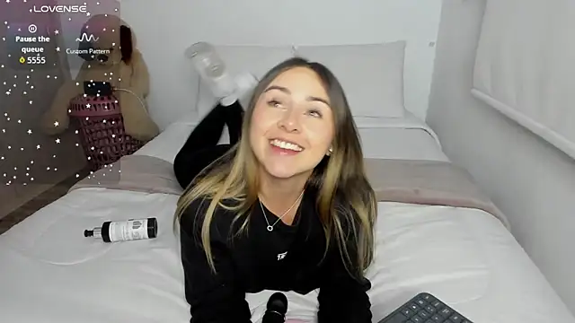 sophi mooreno online show from March 29, 3:27 am