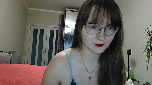 KiraGoldens online show from November 18, 7:09 am