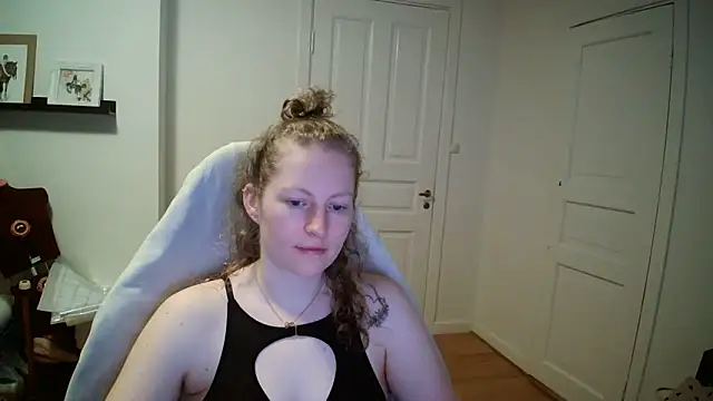 Girlnina-1995 online show from March 17, 6:39 am