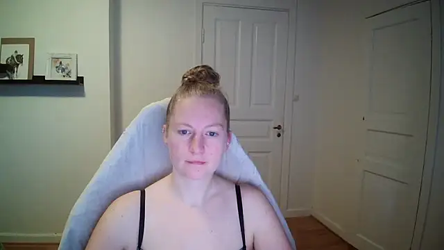 Girlnina-1995 online show from October 16, 7:44 am