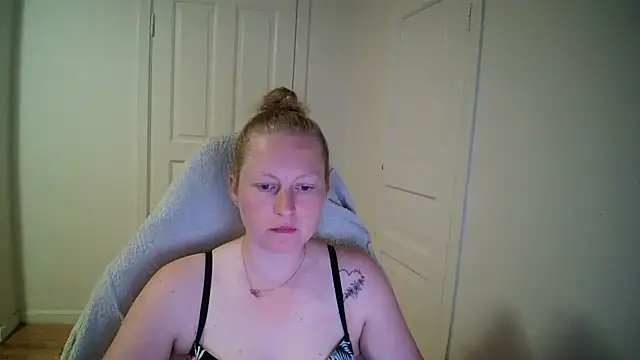 Girlnina-1995 online show from May 11, 4:04 pm