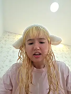 Pinkie Princes online show from December 13, 8:59 pm