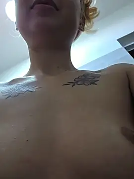 Pinkie Princes online show from December 17, 9:41 pm